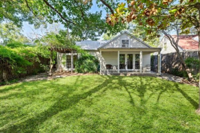 Historic 2 bd Home Patio DT Fredericksburg